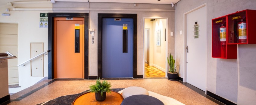 Coworking ACP oferece planos flexíveis e salas equipadas